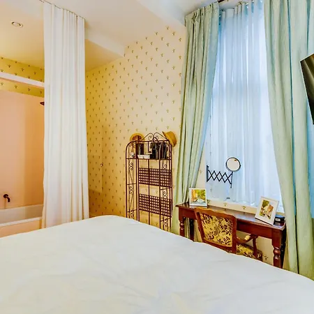 Gezellige Romantische Kamer In Hartje Miss Marlyn * Bruges